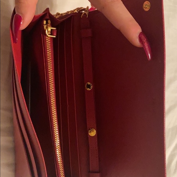 Red Prada bag - Picture 5 of 6